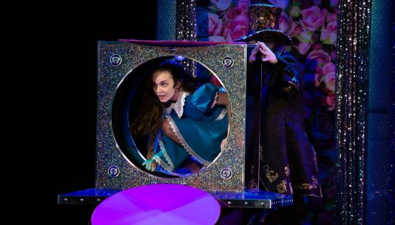 Шоу «Алиса в стране чудес»