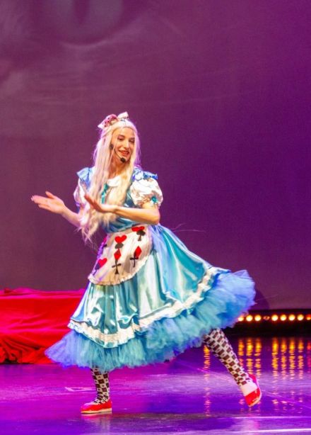 Спектакль «Алиса в Новогодней стране чудес»