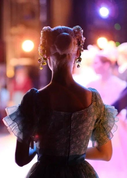 Спектакль «Новогодняя дискотека 90-х»