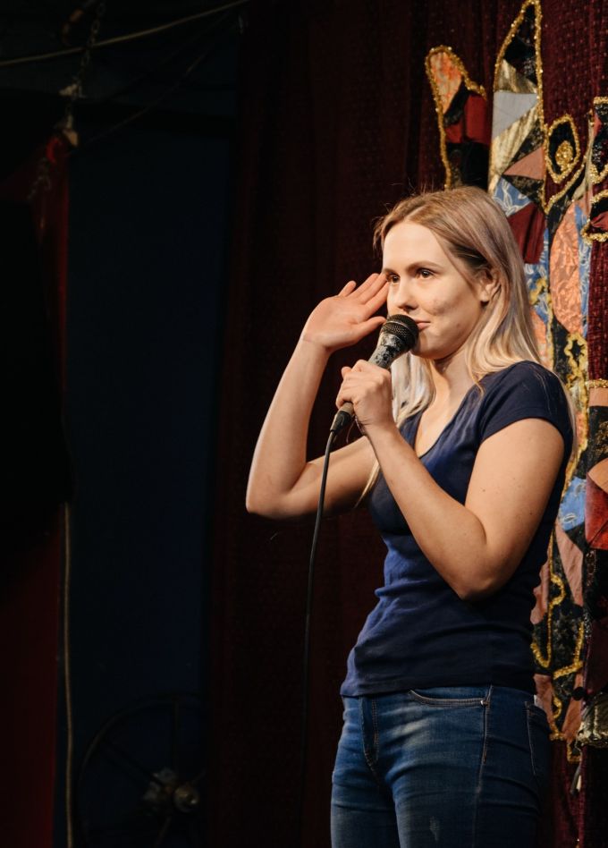 Комедийная викторина Ксюши Мерняк