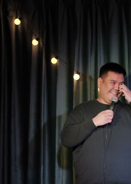 Комики смешат на помощь