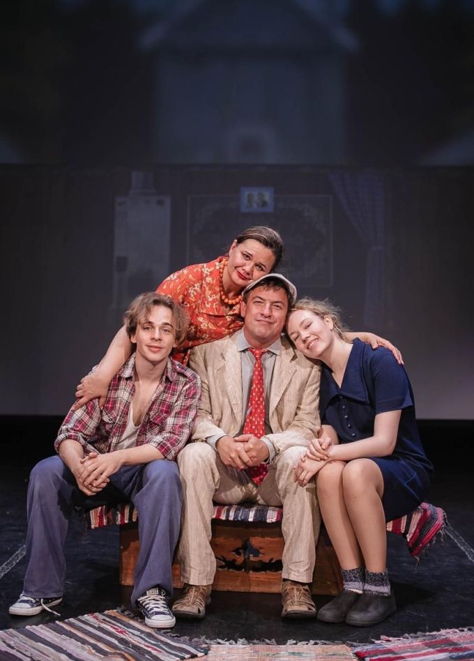 Спектакль «Любовь и голуби»