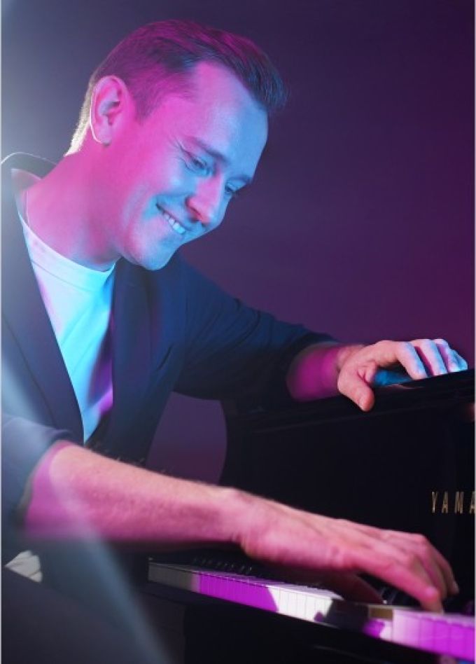 Евгений Лебедев