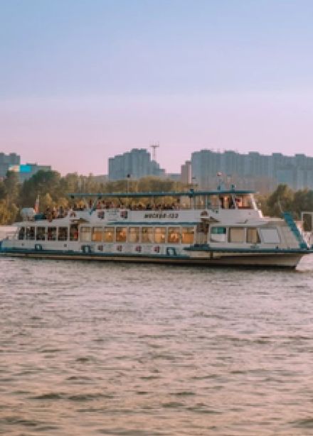 Вечерняя прогулка на теплоходе